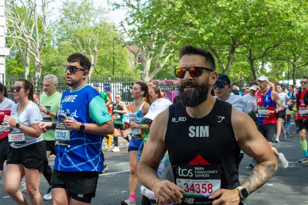Mass of runners in the 2026 London Marathon